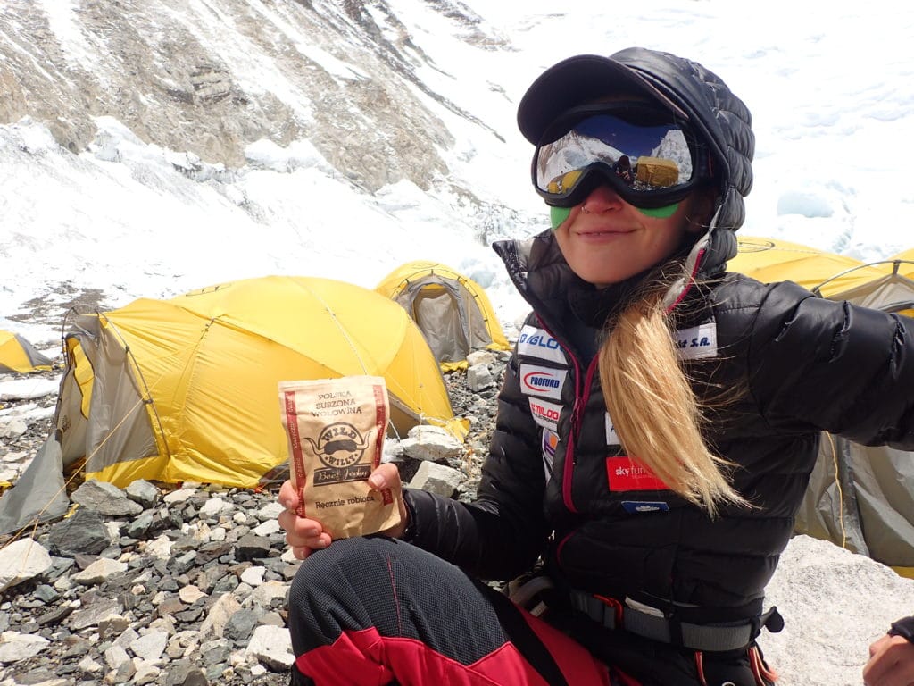 Sylwia w towarzystwie Wild Willy pod Mount Everest